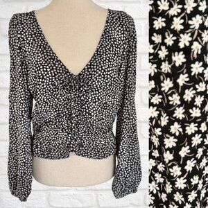 H&M Black White Daisy Floral Print Peasant Top Milkmaid V-Neck Size Medium VNeck